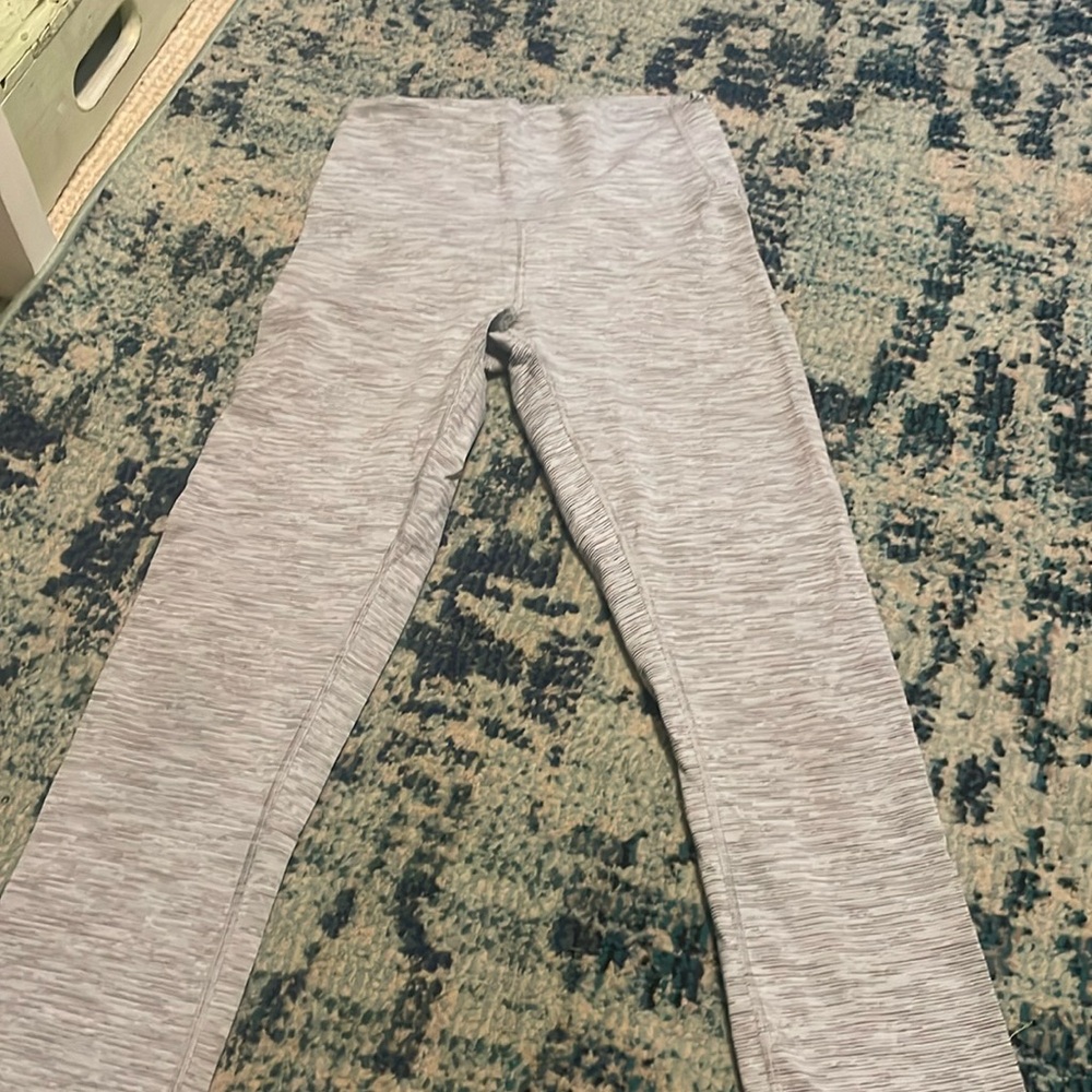 Lululemon legging.